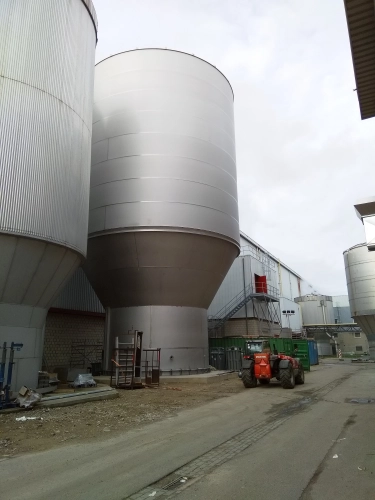 Funnel tank